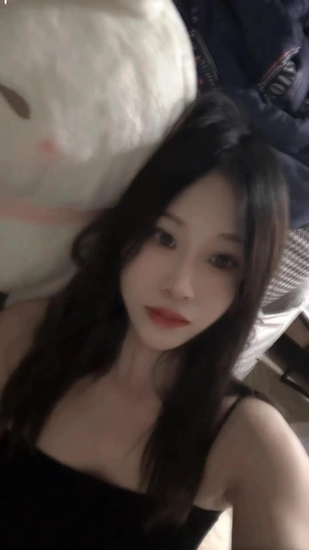 瓯海区零零后大白腿少女