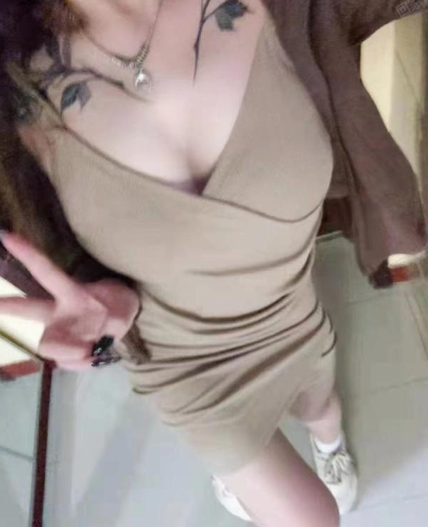 童颜巨乳课代表