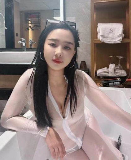 性价比熟女金宝