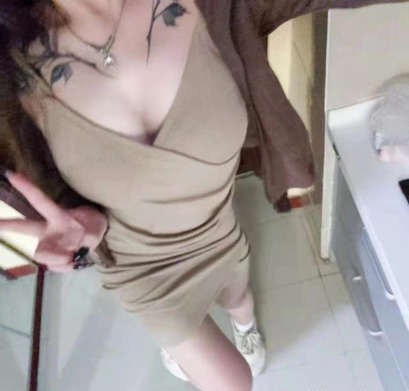 童颜巨乳课代表