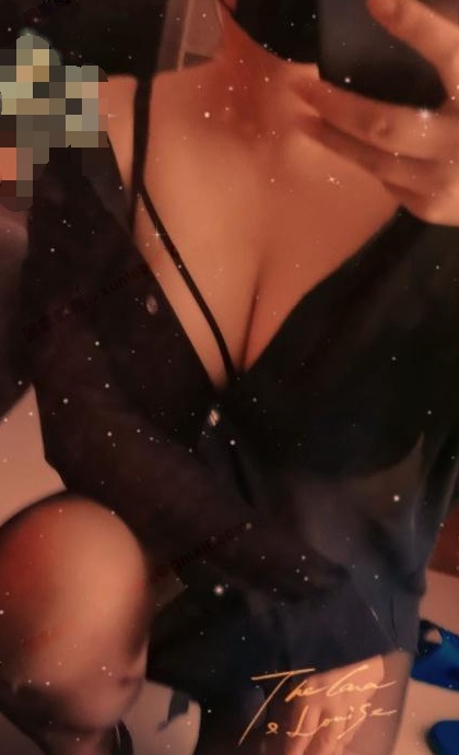黑丝少妇