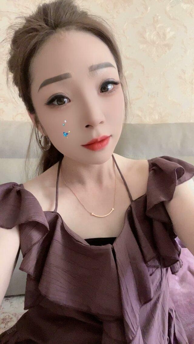 小巧玲珑少妇