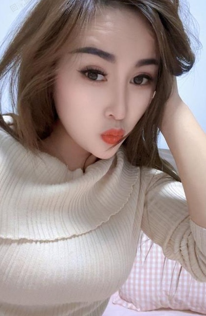 舌吻小美女