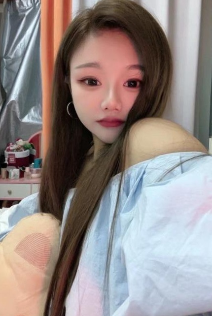 00后嫩妹子