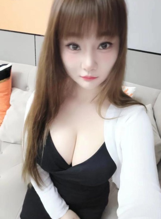 大e美乳小苹果