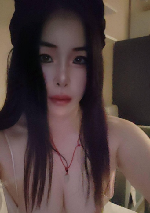 粉胸美眉