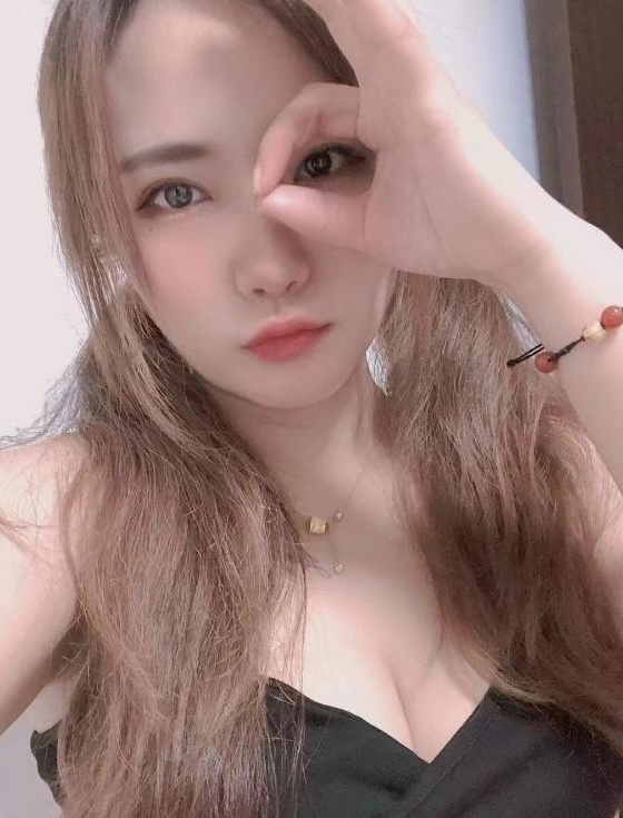 纯天然E杯大胸妹