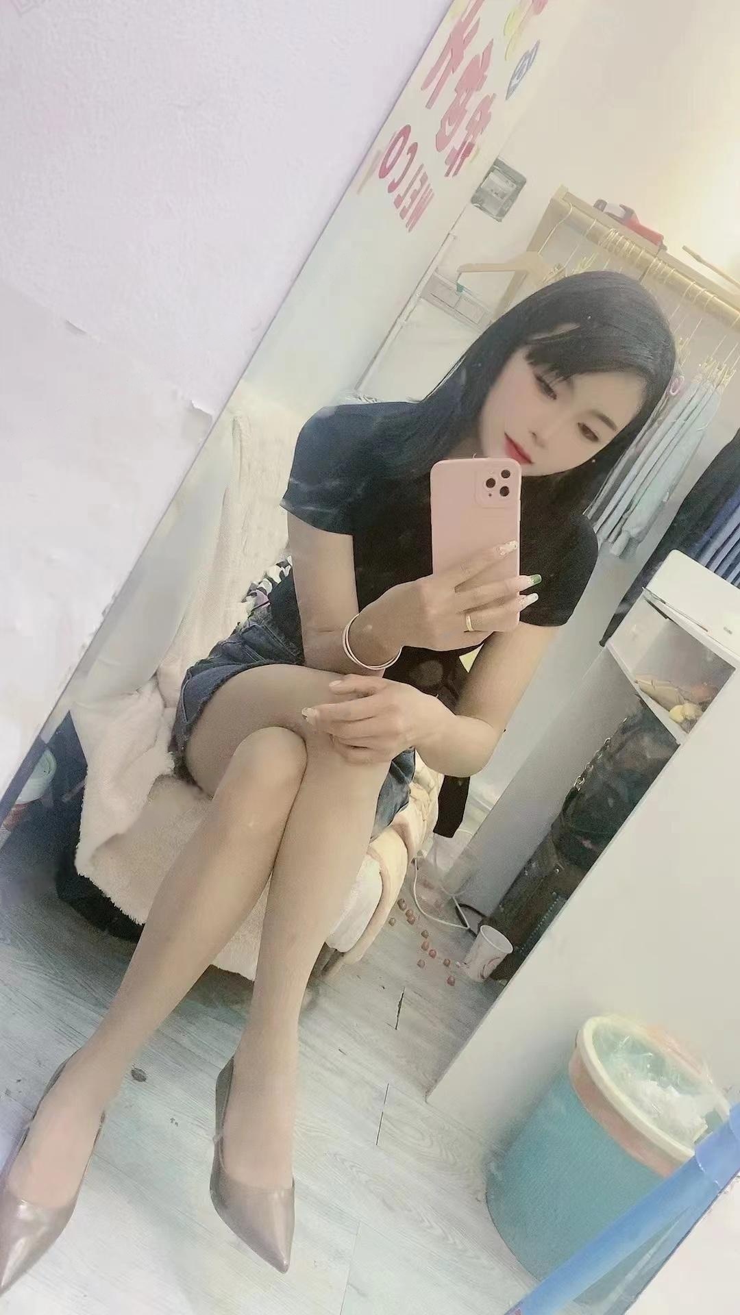 骚气浪荡玩得开的莹莹