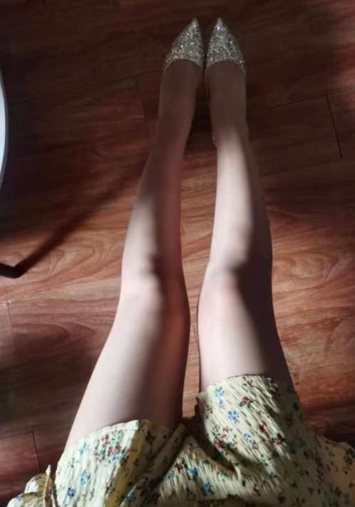 西青性感美腿小妹