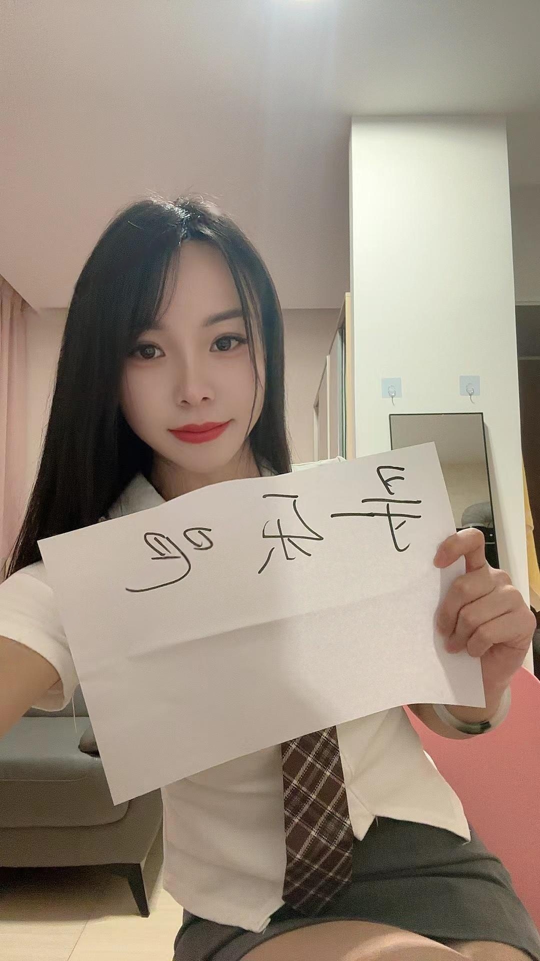 丽娜年轻会喷水