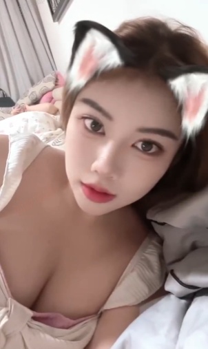 八爪鱼潮喷巨乳雅雅