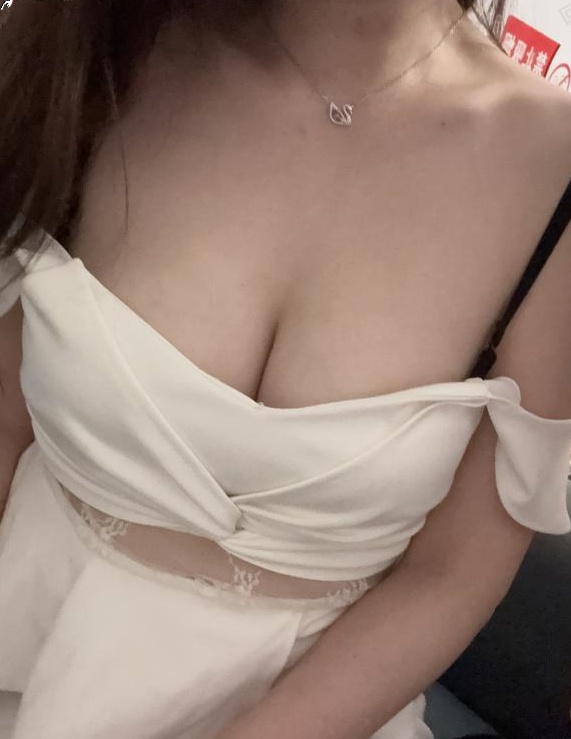 服务系大胸美少妇