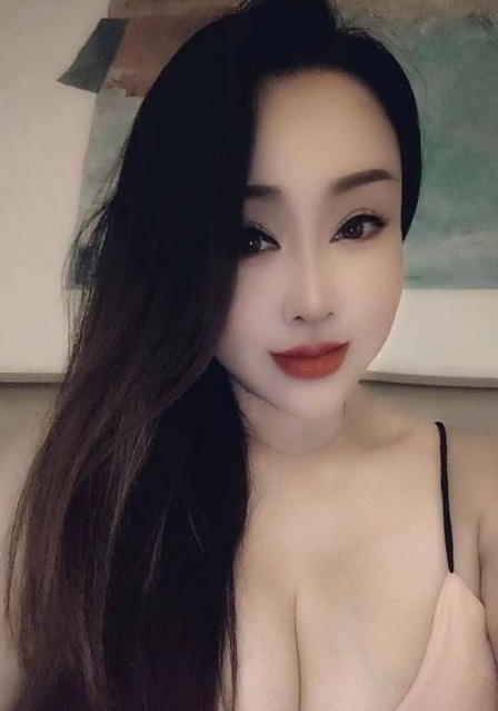 御姐范胸大妹子