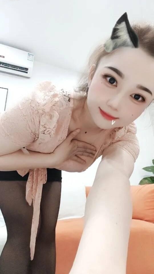 肥臀巨乳车模冰冰