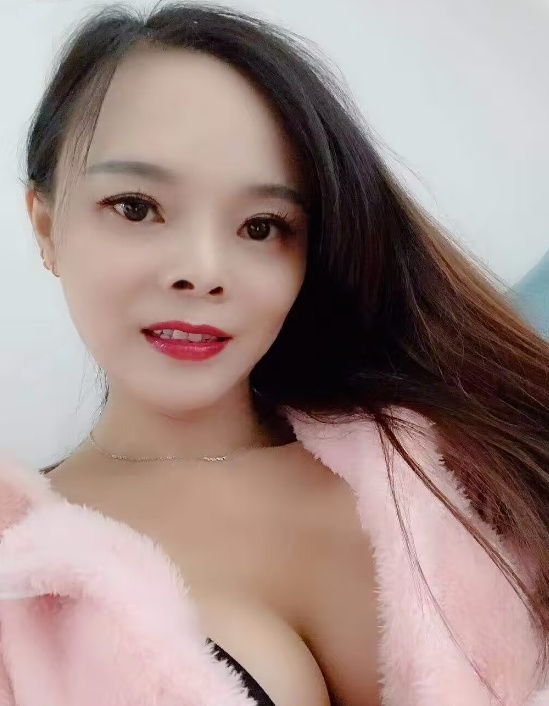 体验大胸小姐姐