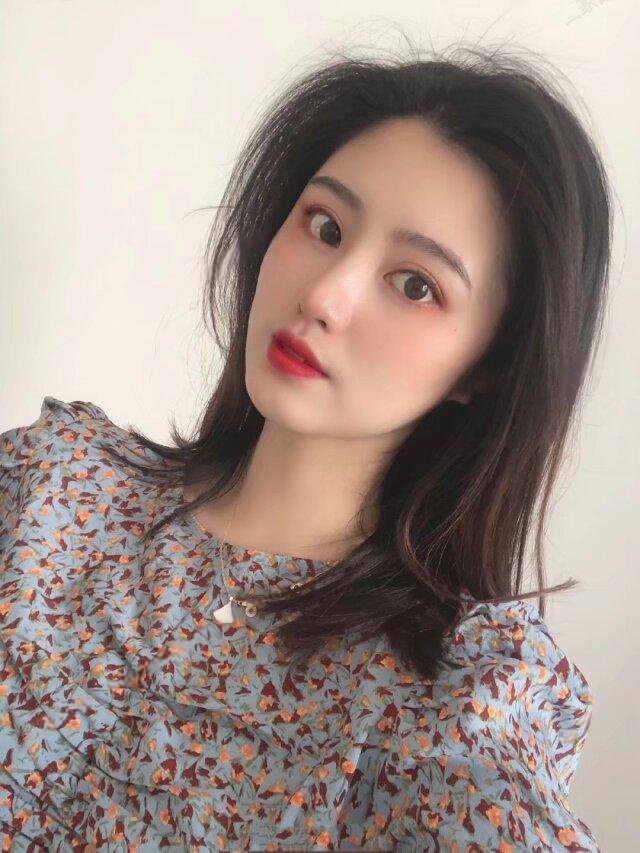 武林广场开朗年轻小妹