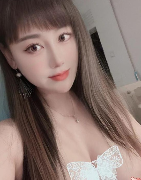 大灯小姐姐