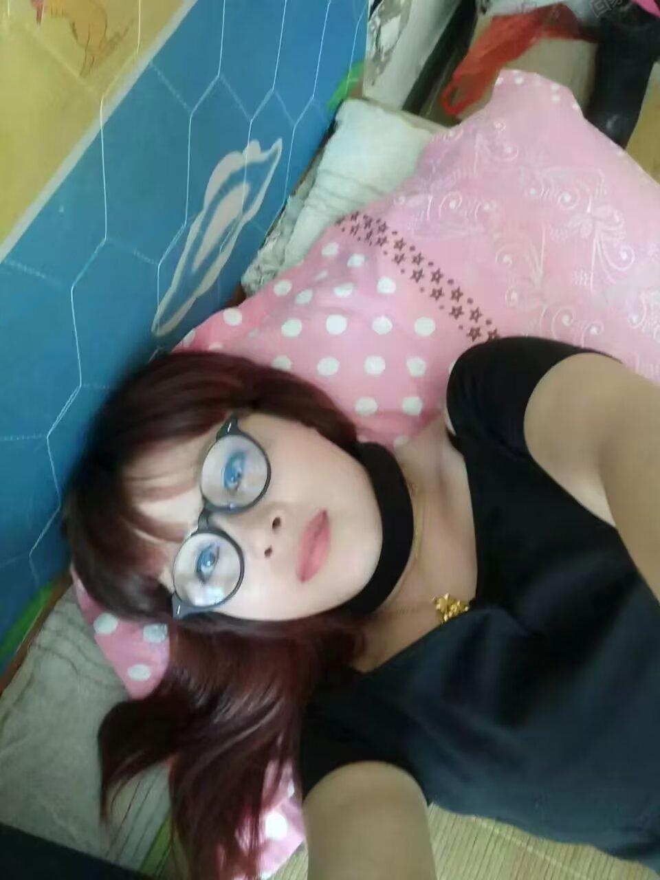 闵行华漕眼镜妹