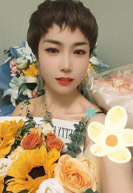 西安体验短发气质少妇