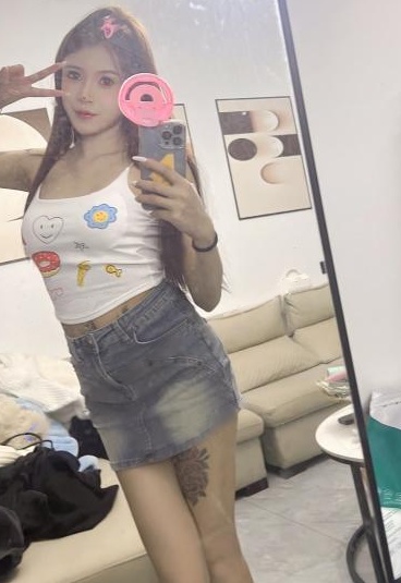 武侯大奶风骚纹身御姐