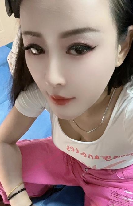 纹身美少妇