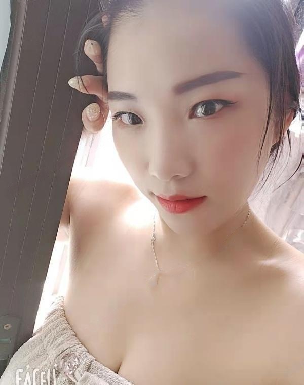 嘉禾舌吻小姐姐