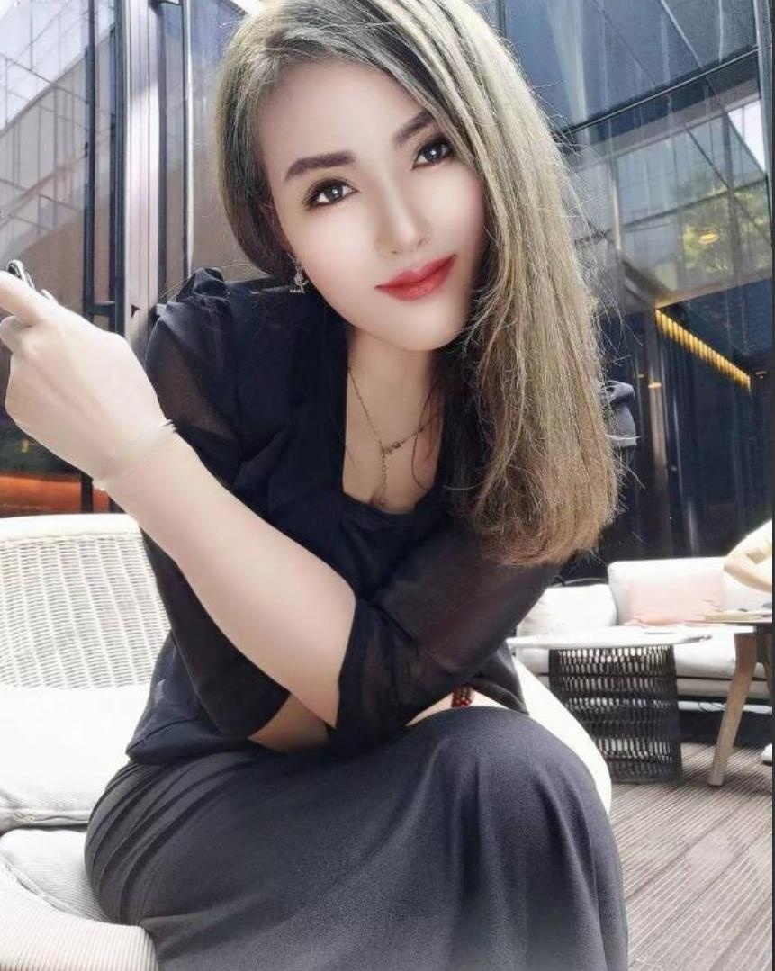 服务好颜值大奶妹
