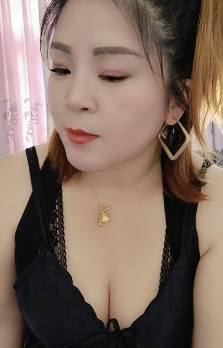 大胸少妇