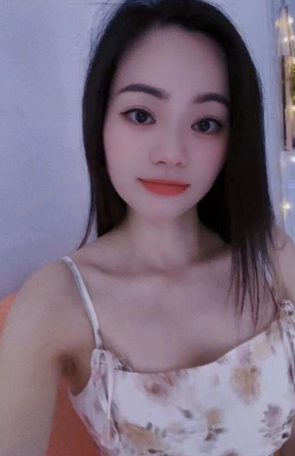 白云美胸少女茉莉