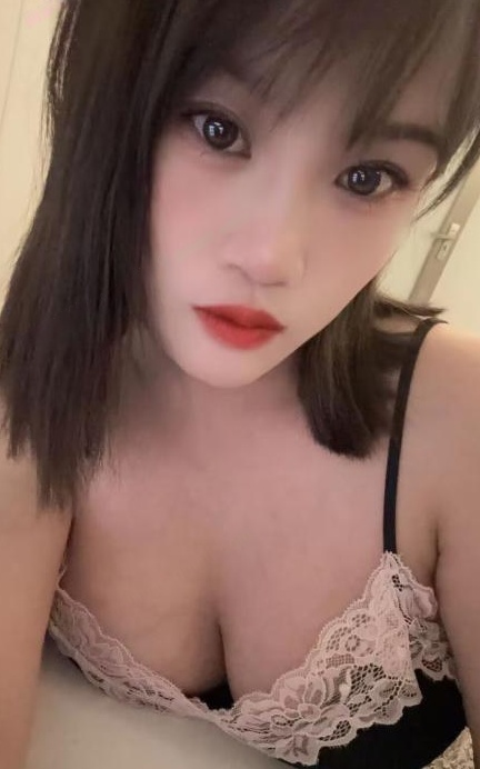 年轻风骚大胸妹