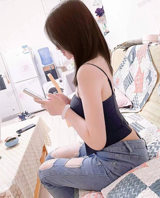 皮肤白大胸老师