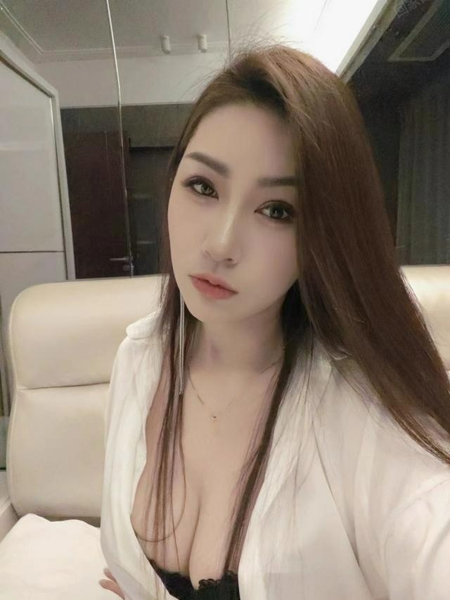 上城泻火大波美少妇