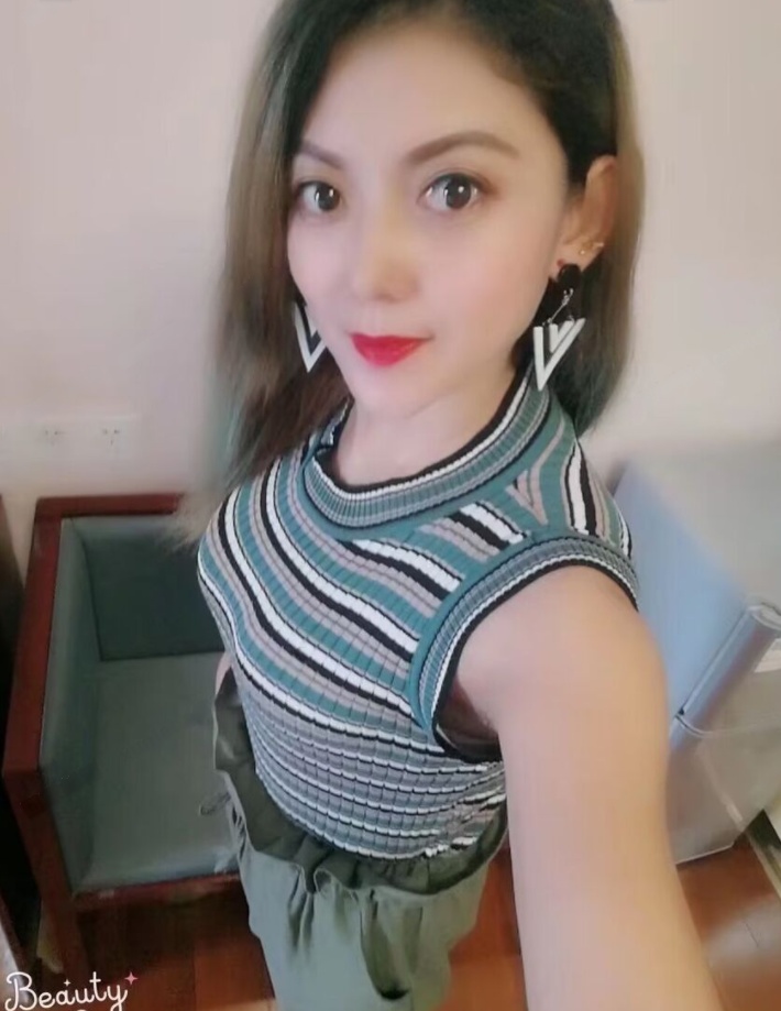 瘦瘦的御姐