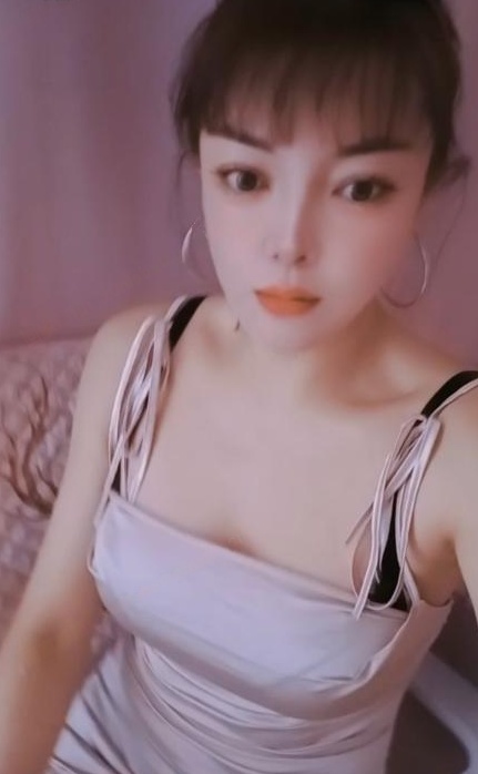 美女彤彤