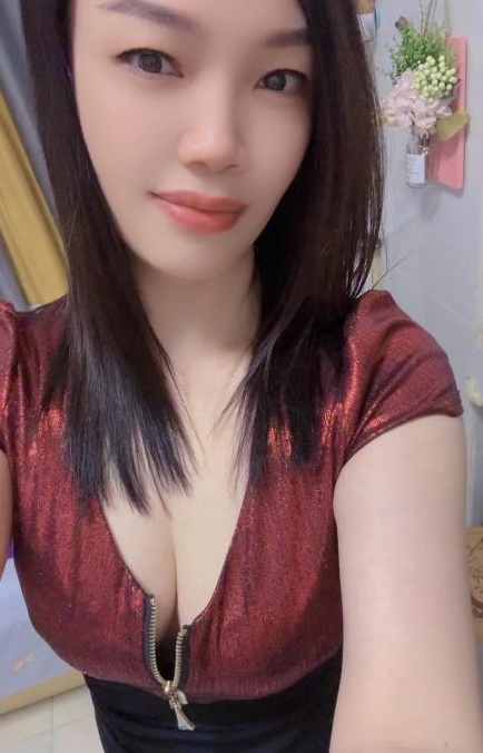 白云肥臀大胸花花