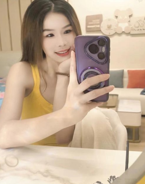 深喉舌吻娇小朵朵
