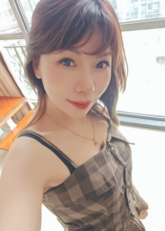 长舌少妇