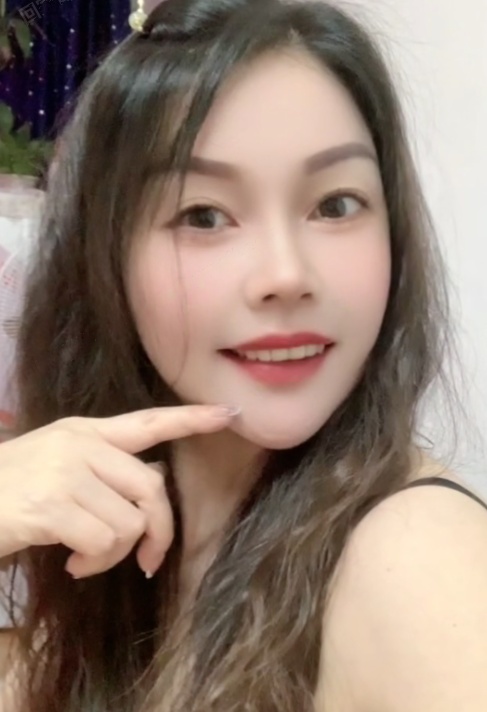 青秀居家大胸玫瑰杏子