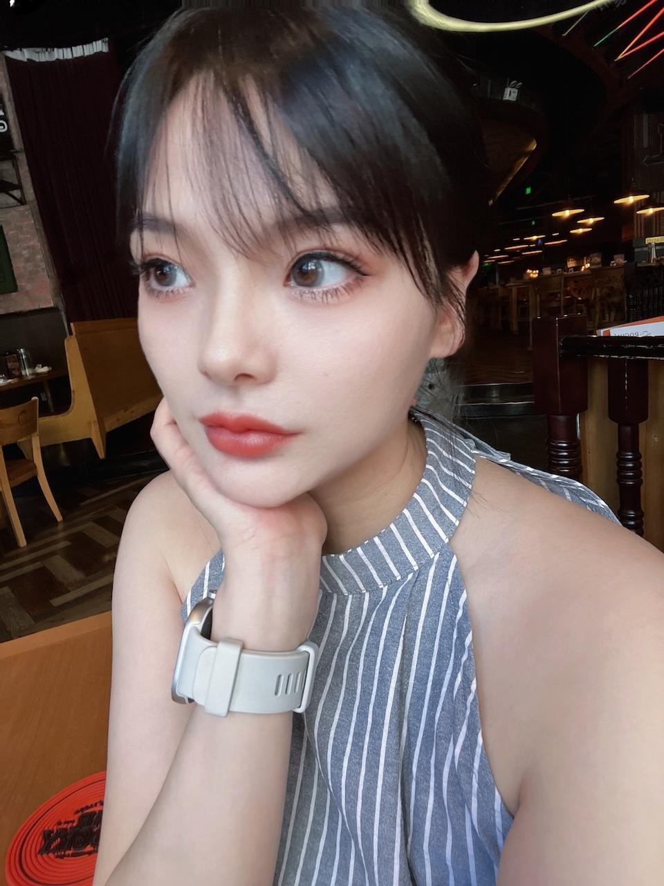 大奶虎牙妹文文