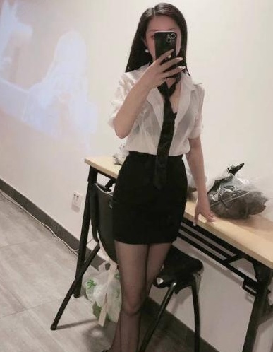 临安美腿制服骚妇