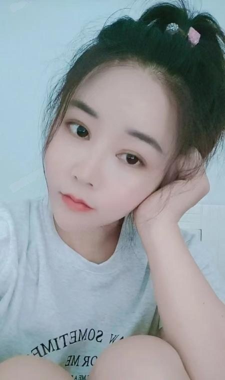 小巧玲珑骚逼少妇