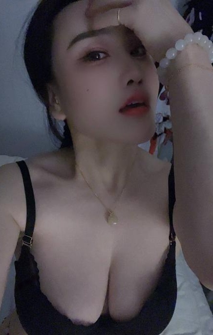 服务很好的大奶轻熟女