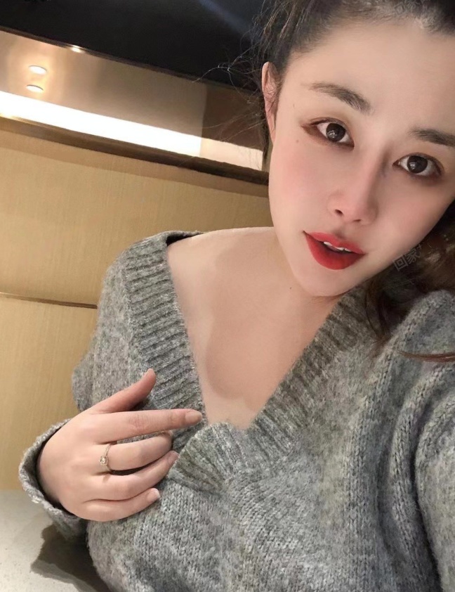 大高个丰满美女