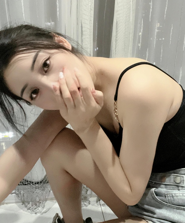 性感可舌吻美女