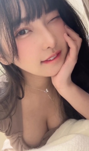 性感白嫩嫩的骚女人