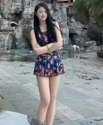 花样很多的小少妇，眼神很妩媚