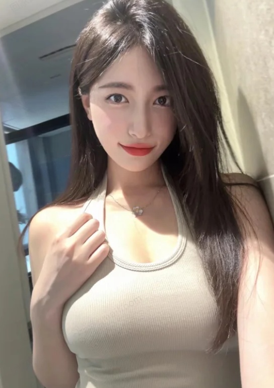 白嫩大奶性感尤物