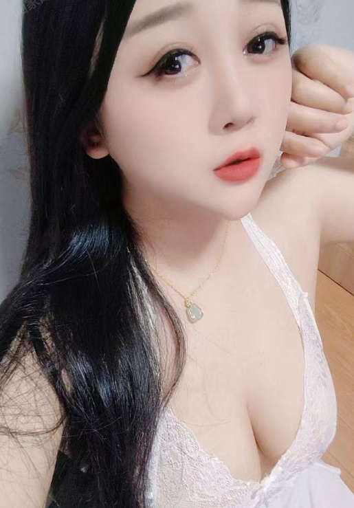 丰满巨乳少妇小雅