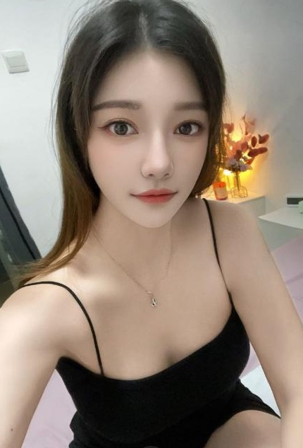 前挺后翘颜值老师