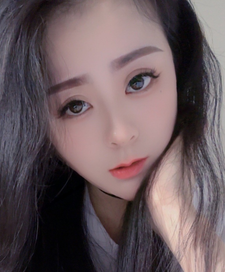 傲人身材挺拔巨乳